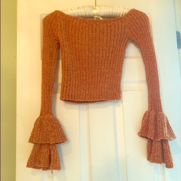 Forever 21 Sweaters - 🧡Pretty and soft ruffle sleeve sweater 🧡